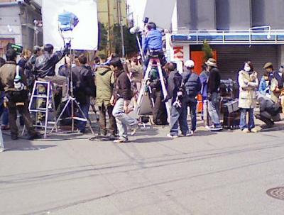 2008 3 13 1s お店の前で、映画のロケをやっていた